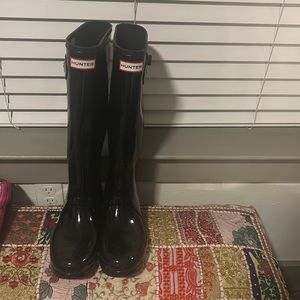 Glossy hunter rainboots